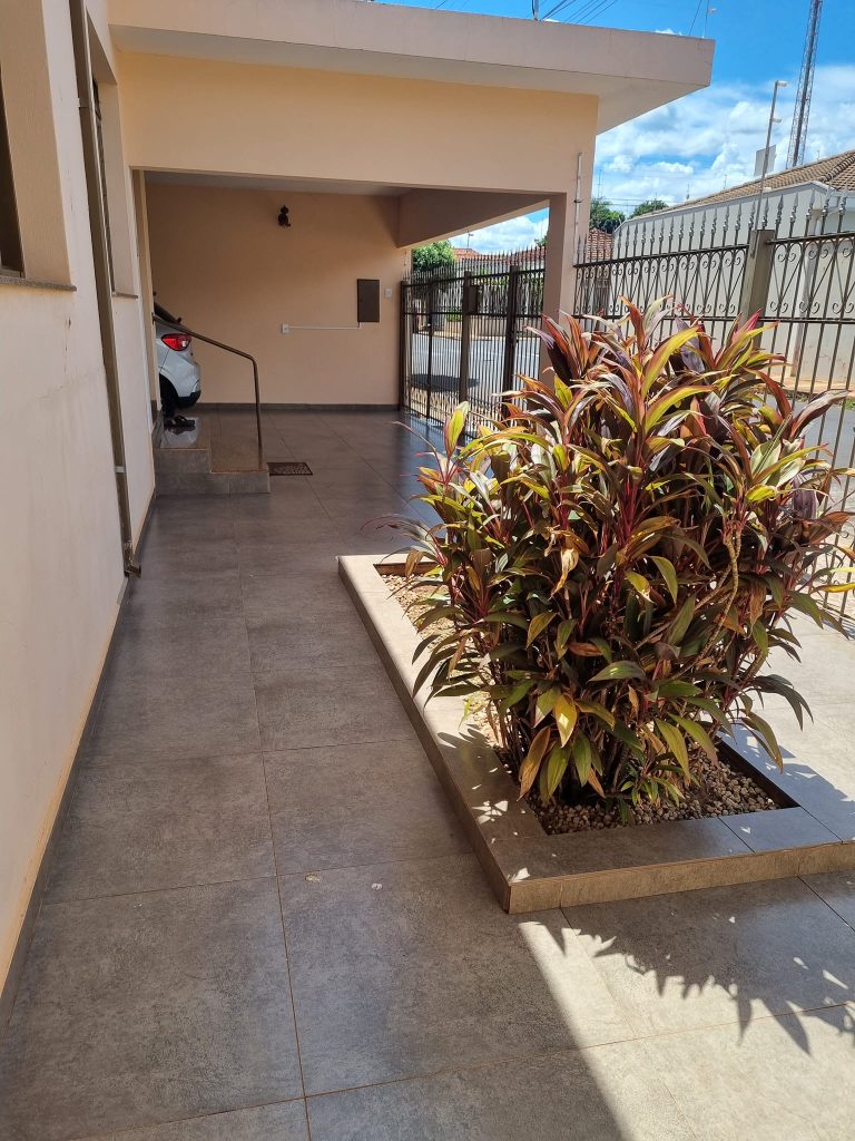 casa-no-centro-de-itapui-02