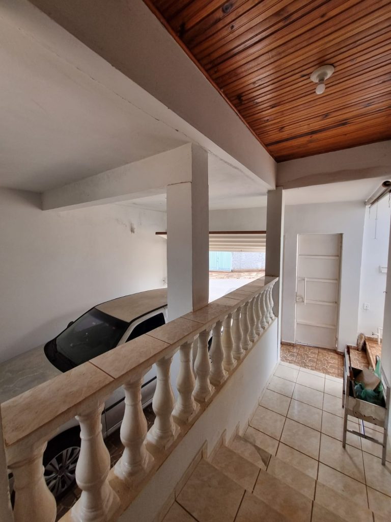 Casa com edicula nos fundos no Robertão