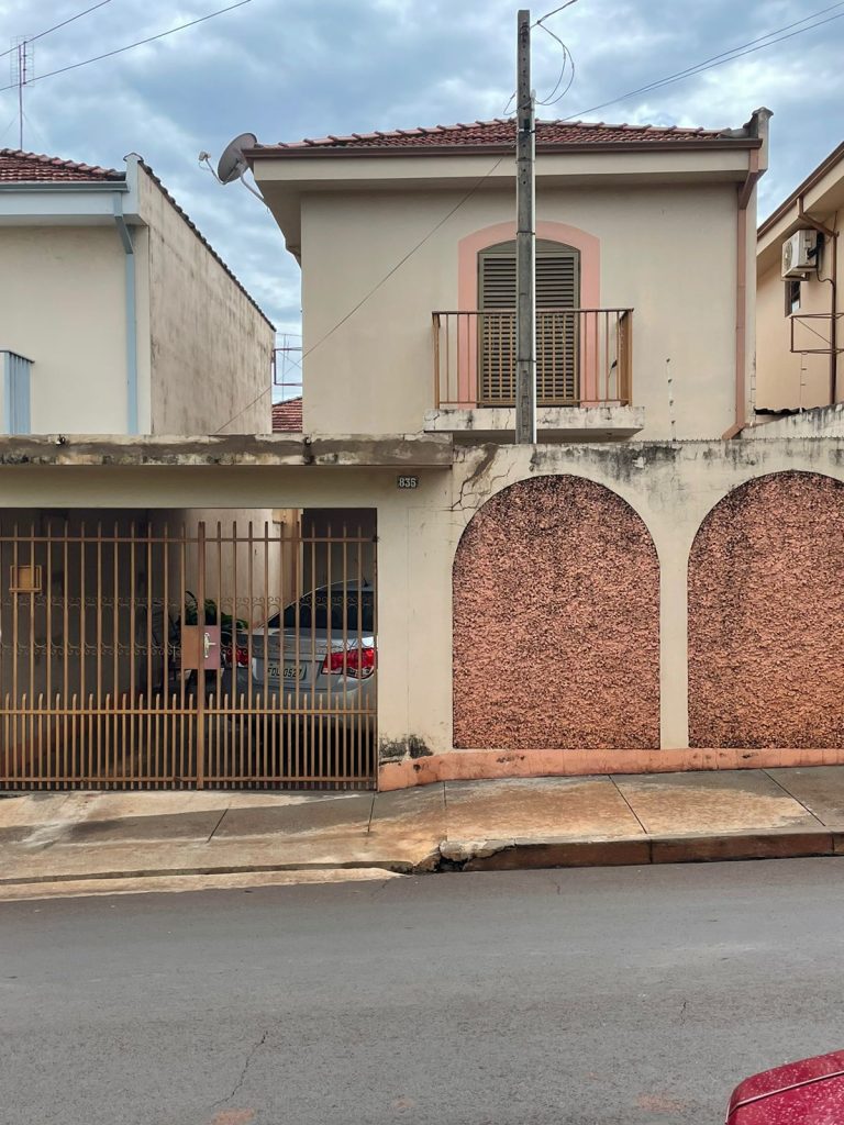 Sobrado no Centro de Itapuí