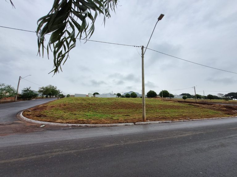 Terreno de Esquina na Avenida do Porto