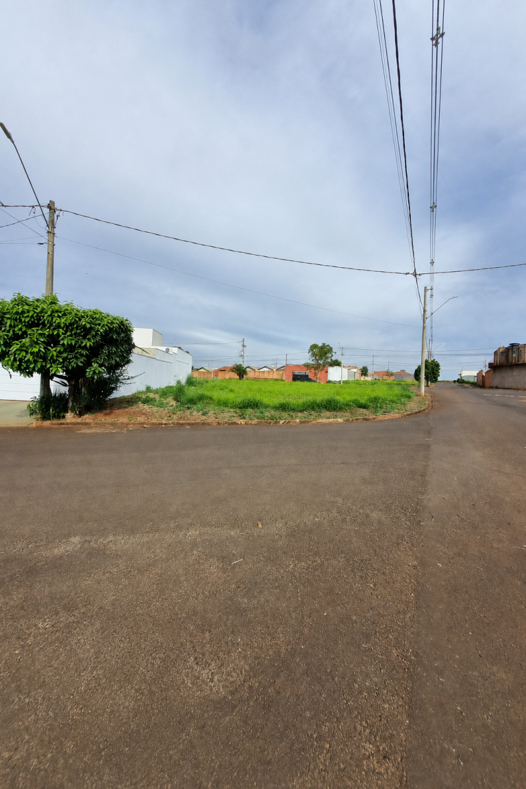 Terreno de esquina no Residencial Girassol II — o lugar certo para construir sua casa em Itapuí/SP