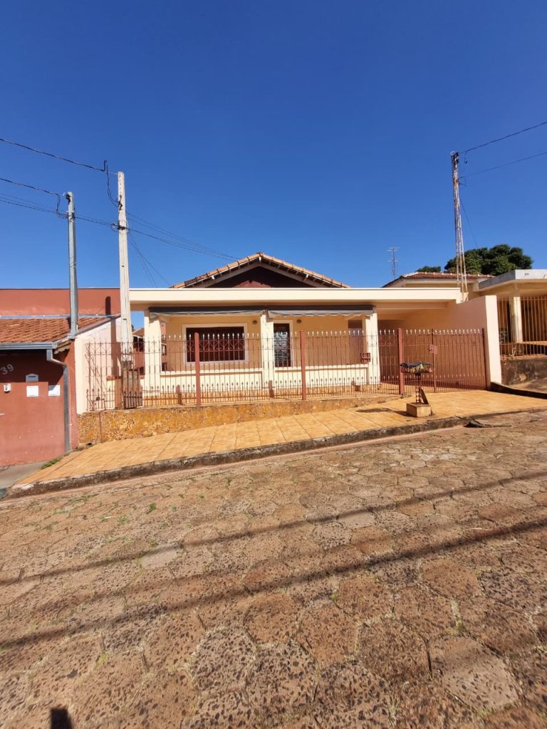 Residência multifamiliar com 2 casas independentes