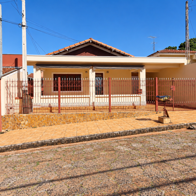 Residência multifamiliar com 2 casas independentes