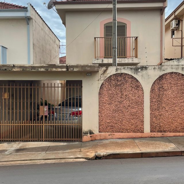 Sobrado no Centro de Itapuí