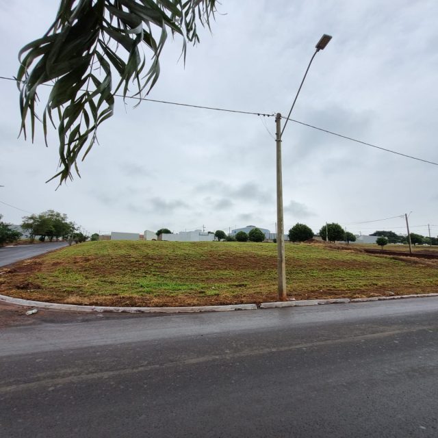 Terreno de Esquina na Avenida do Porto